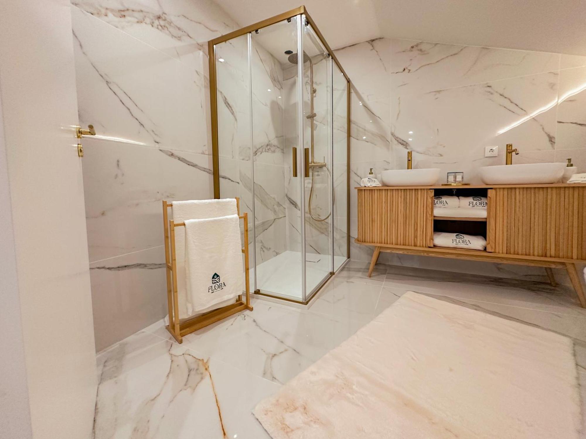 Flora Guest House Marco de Canavezes エクステリア 写真